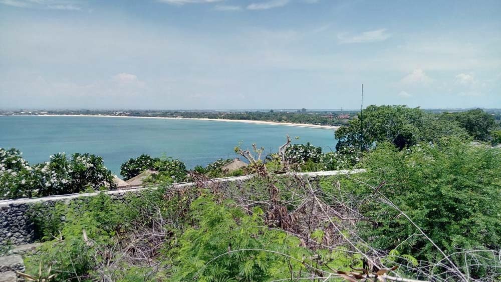 Tanah pinggir tebing yang mengesankan dijual di Bali di kawasan elit Jimbara