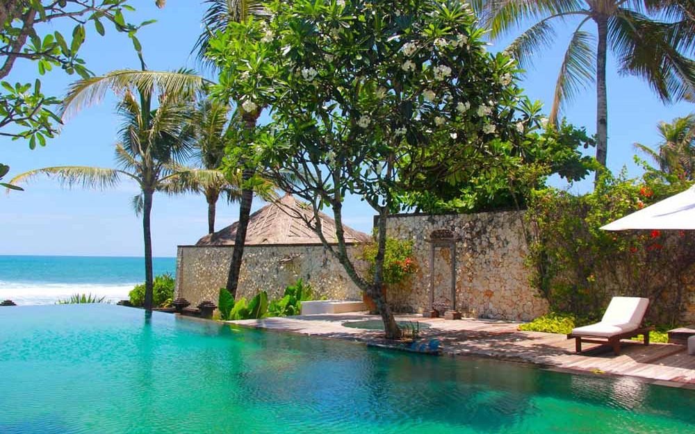 Vila pinggir pantai yang menakjubkan dijual di lokasi utama Bali Canggu
