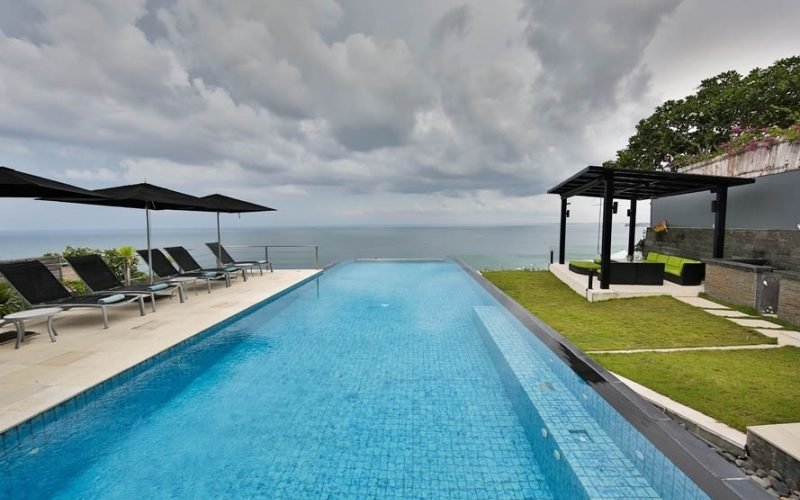 Vila pinggir tebing megah untuk dijual di Bali di deretan miliarder Uluwatu 0